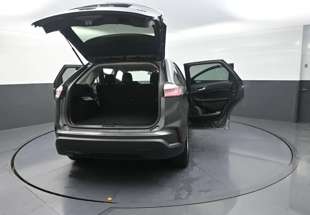 Used 2023 Gray Ford SE image 34