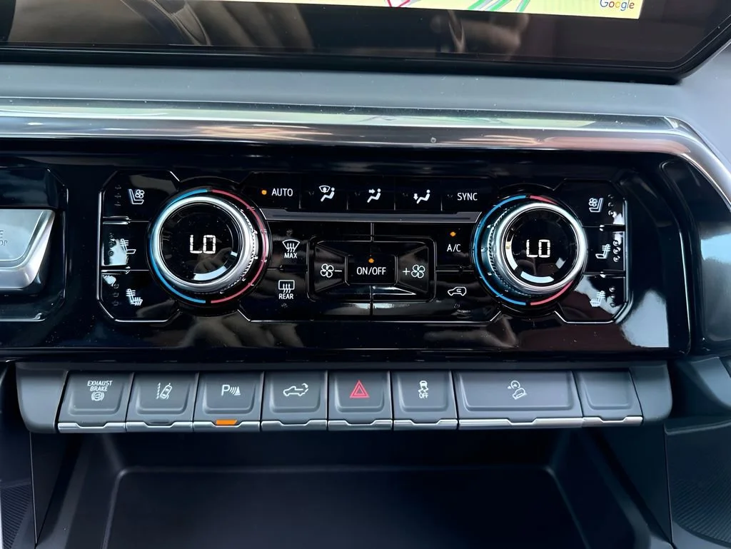 New 2026 Glacier White Tricoat GMC Denali Ultimate image 23