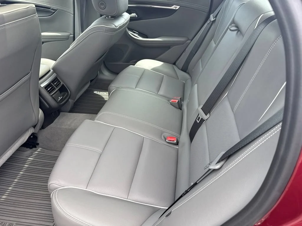 Used 2017 SIREN RED TINTCOAT Chevrolet Premier image 16