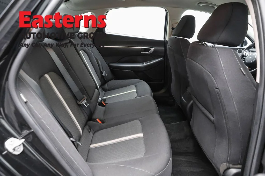 Used 2025 Black Hyundai SEL image 24