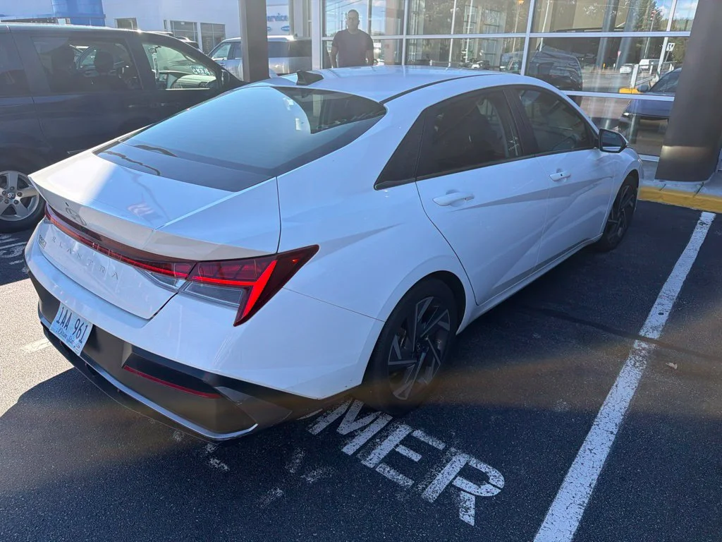 Used 2024 White Hyundai SEL image 4