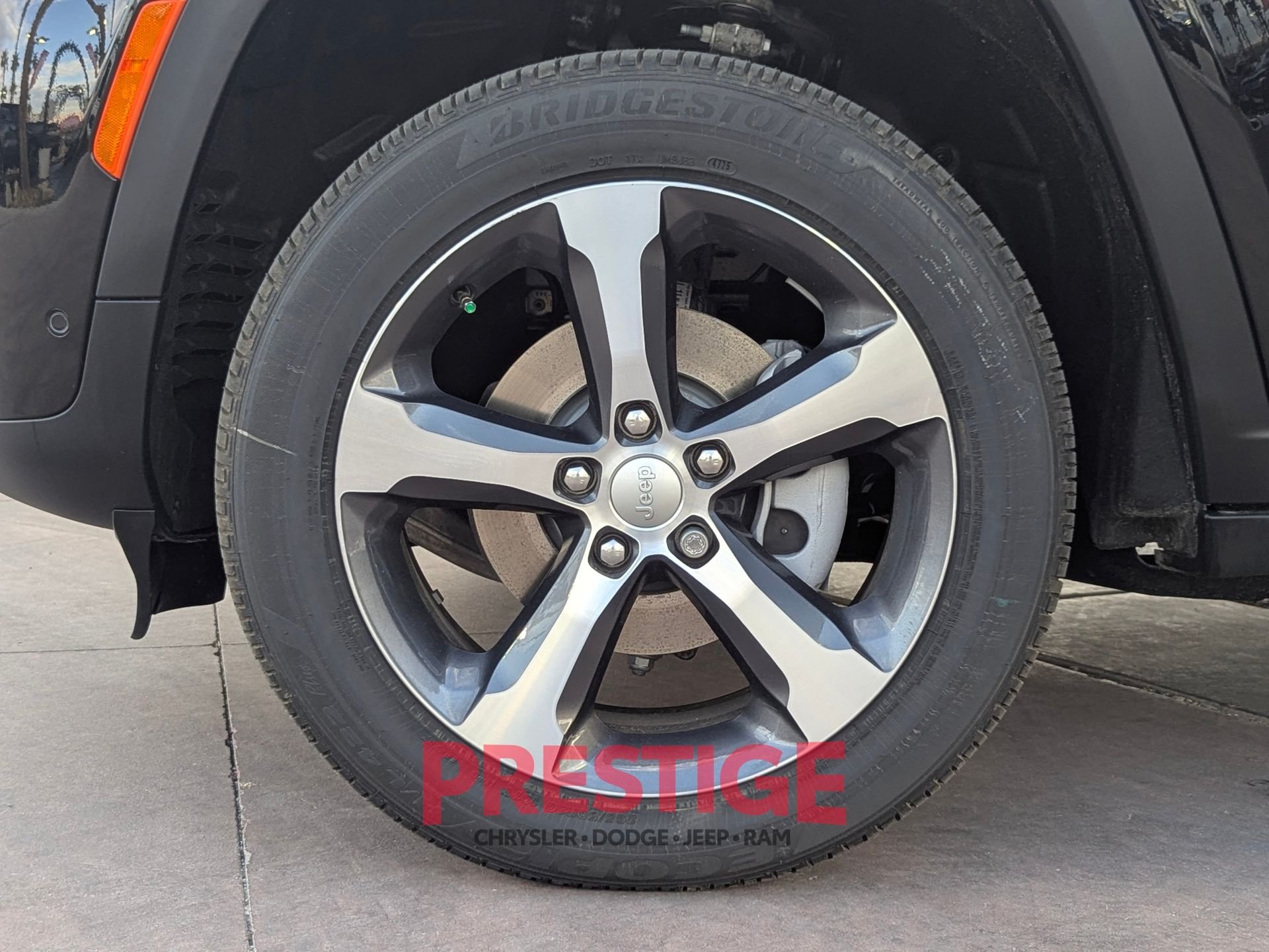 New 2026 Diamond Black Crystal Pearlcoat Jeep Limited image 33