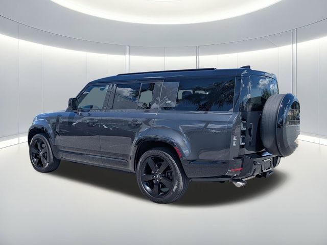 Used 2024  Land Rover V8 image 4