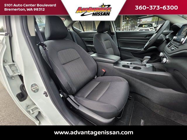 Used 2025 Glacier White Nissan S image 13