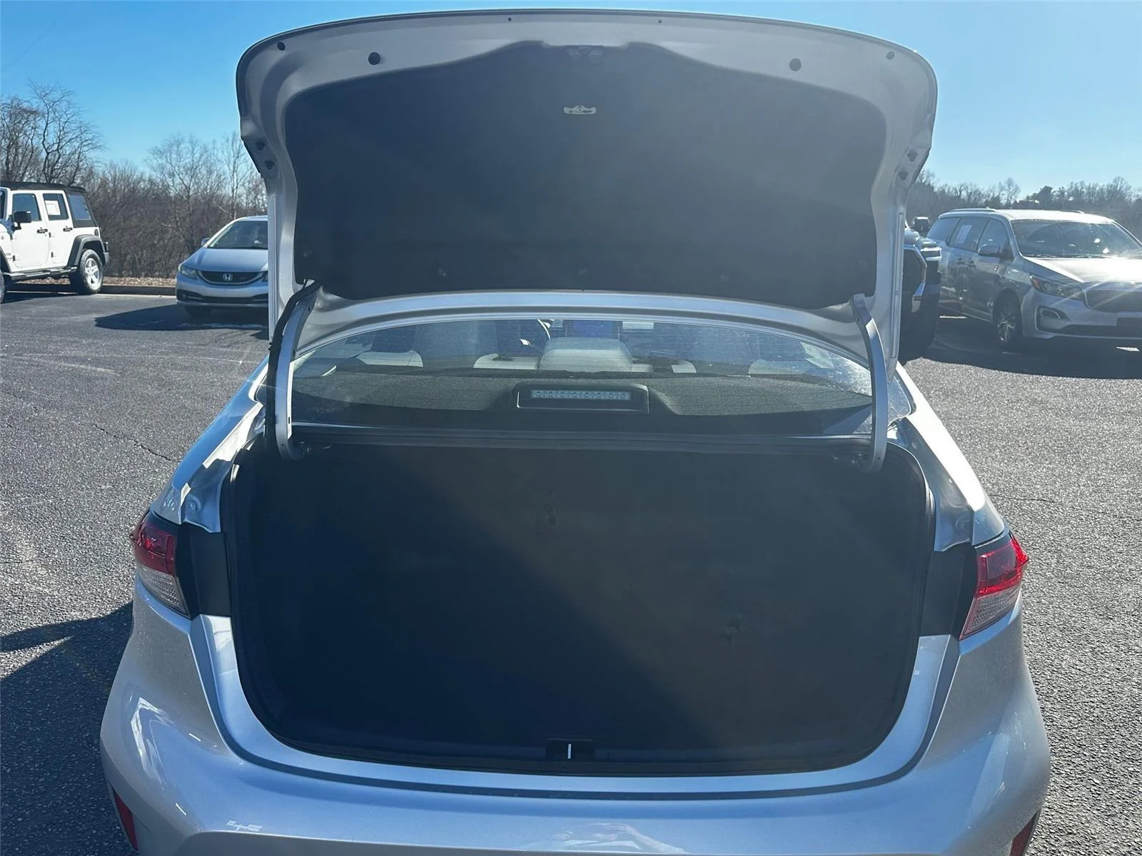 2025 Toyota Corolla LE - Photo 26