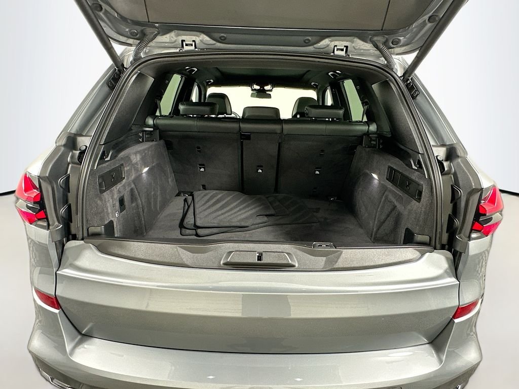 Used 2024 Skyscraper Grey Metallic BMW xDrive40i image 28