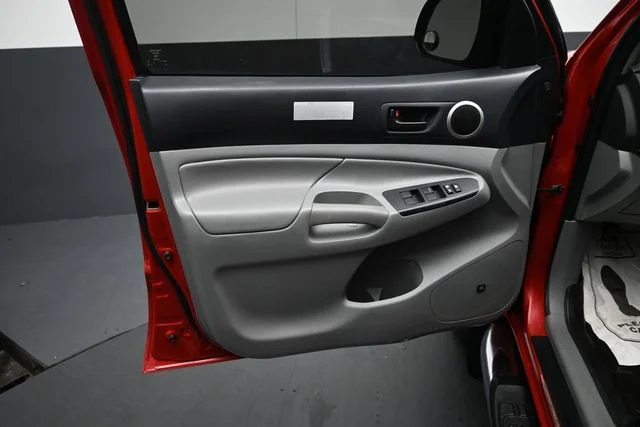 Used 2013 Red Toyota Base image 20