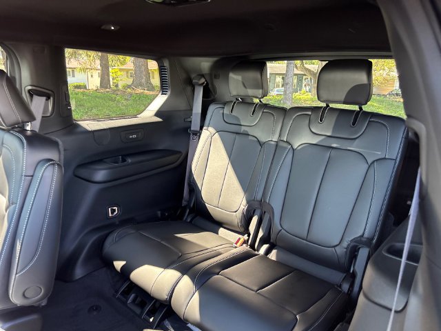 New 2027 High-Gloss Black Paint Jeep Limited image 4