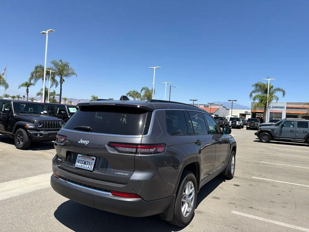 Used 2025 Gray Jeep Laredo X image 7