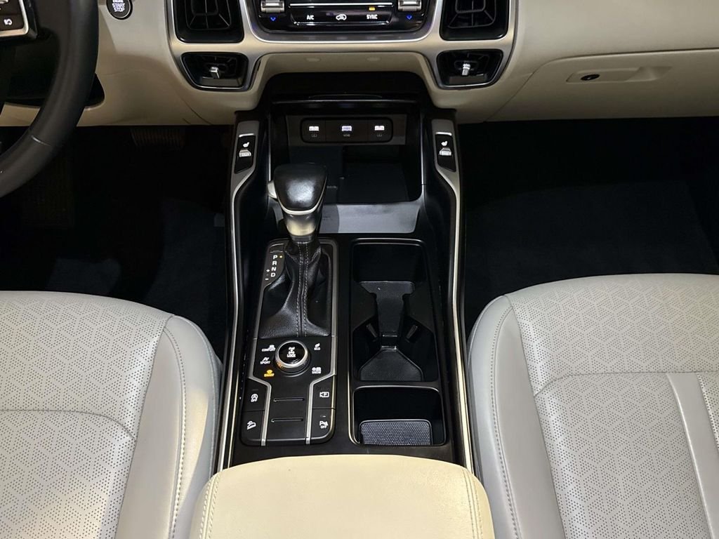 Used 2022 Black Kia S image 21