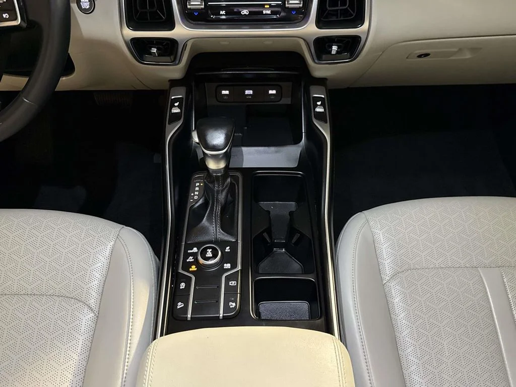 Used 2022 Black Kia S image 21