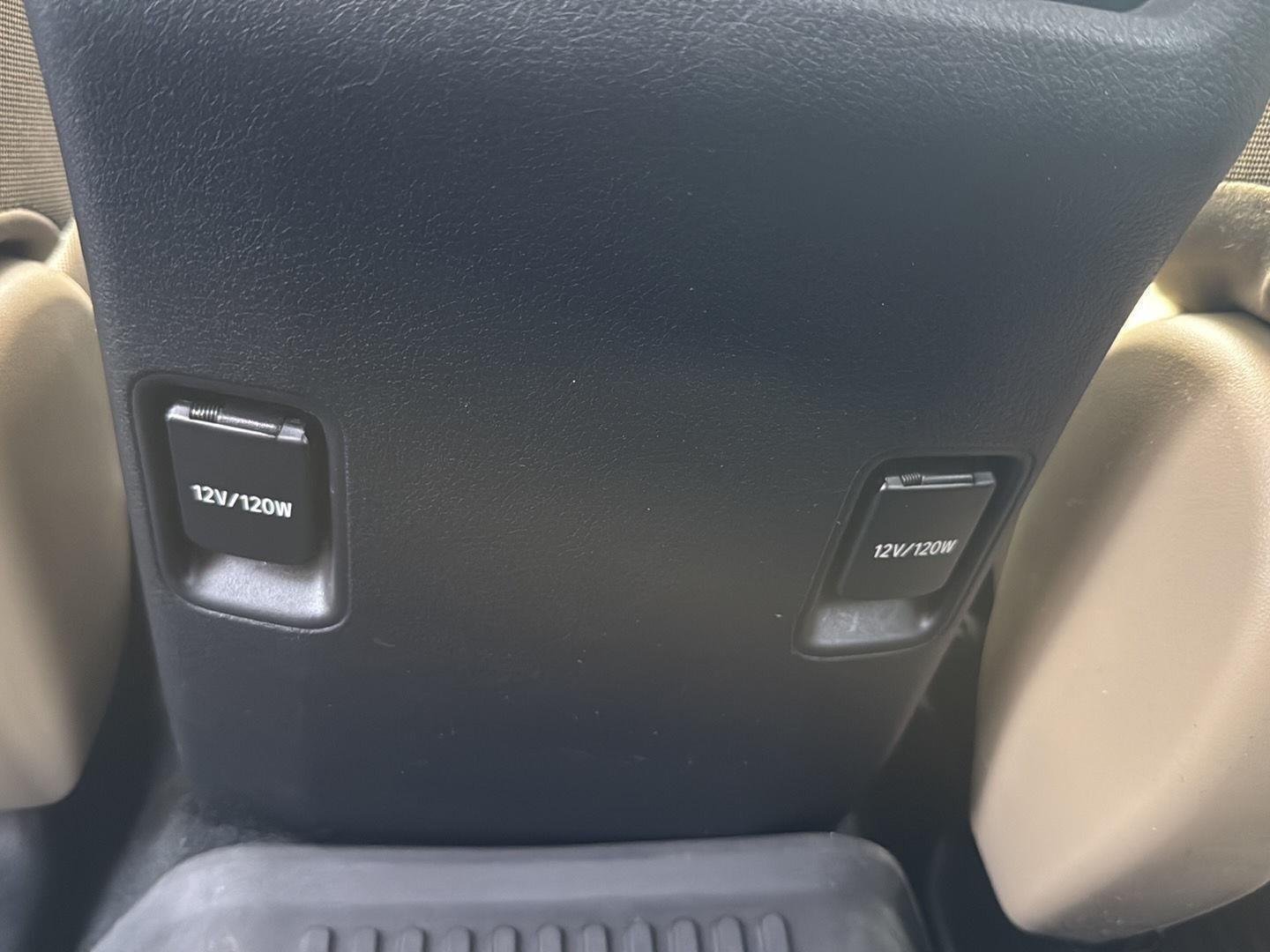 Used 2018 Midnight Black Metallic Toyota SR5 image 18