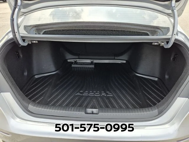 Used 2025  Honda SE image 16