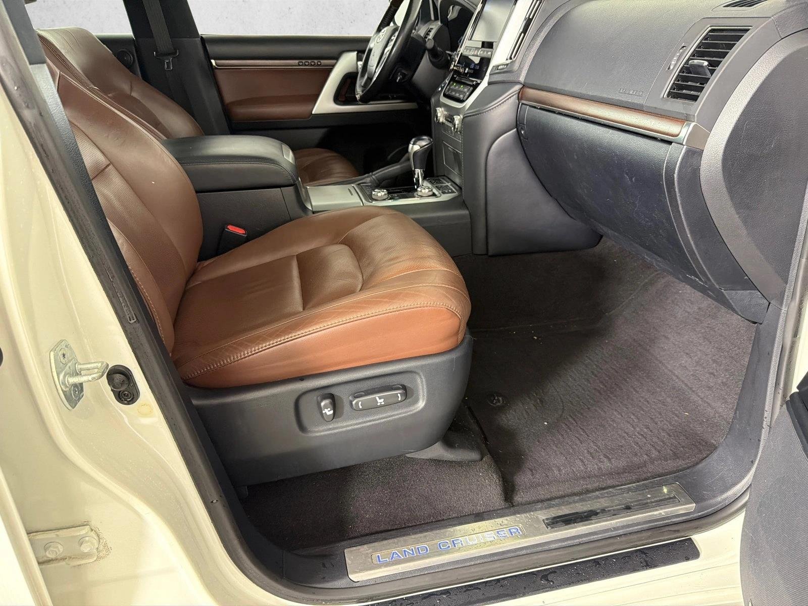 Used 2021 Blizzard Pearl Toyota  image 14