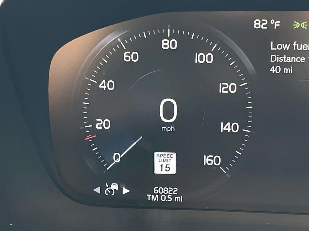 Used 2020 Bright Silver Metallic Volvo Momentum image 15