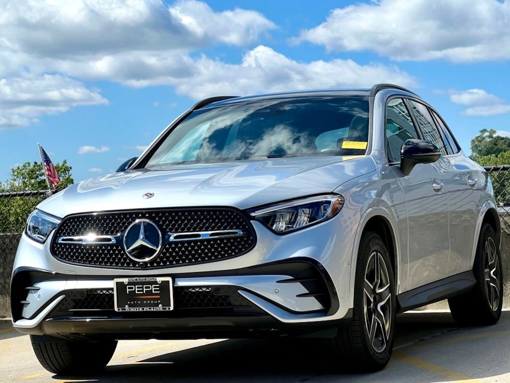 Certified Used 2026  Mercedes-Benz GLC 300 image 4