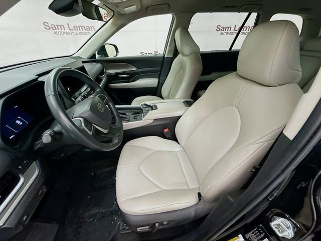 Used 2024 Black Toyota XLE image 21