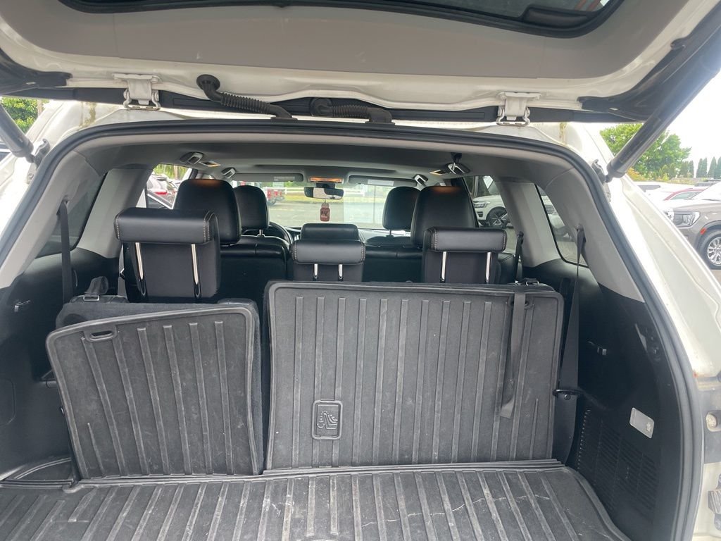 Used 2017 Blizzard Pearl Toyota XLE image 9