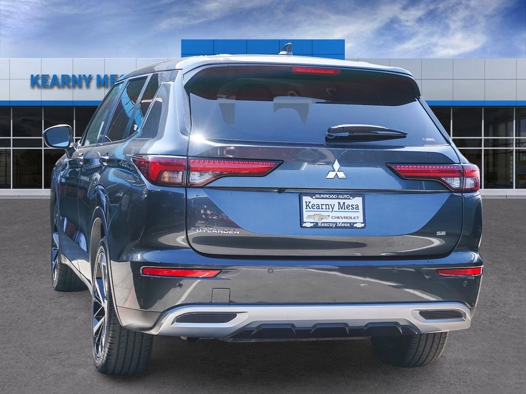 Used 2024 Black Mitsubishi SE image 4