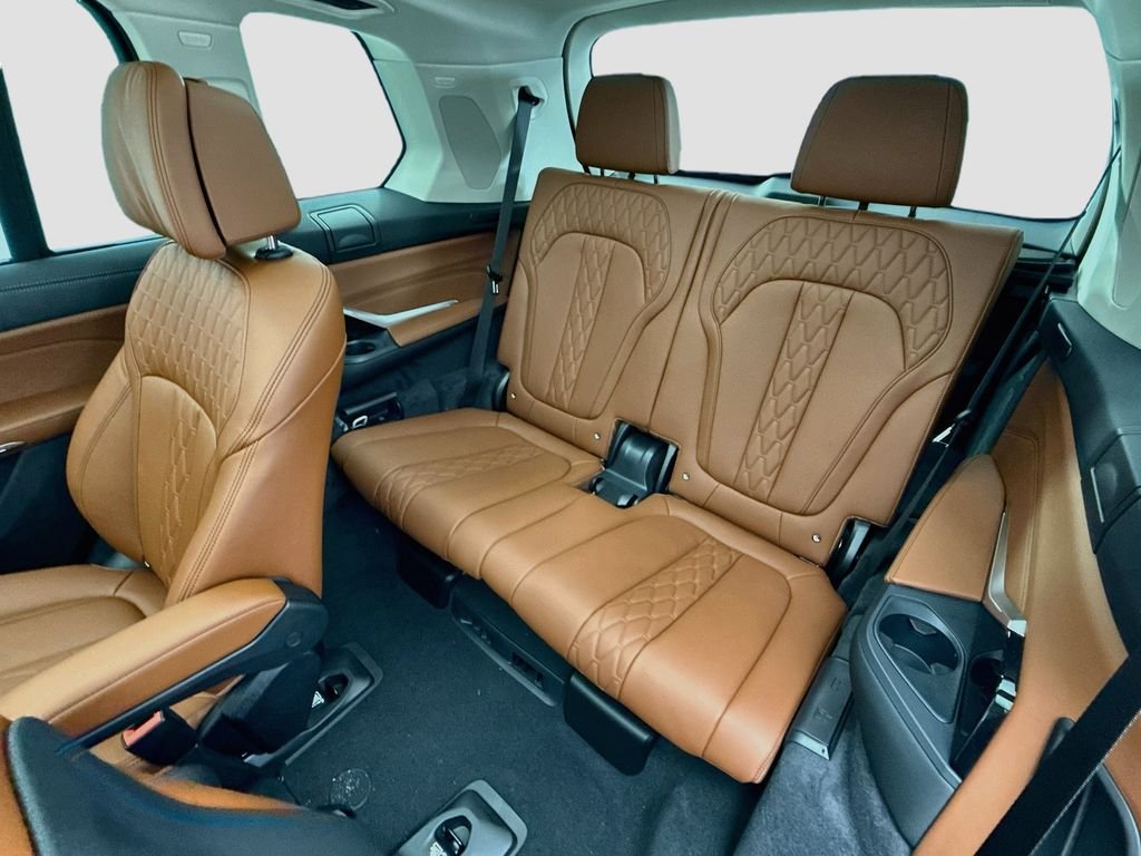 New 2027 White Metallic BMW xDrive40i image 22