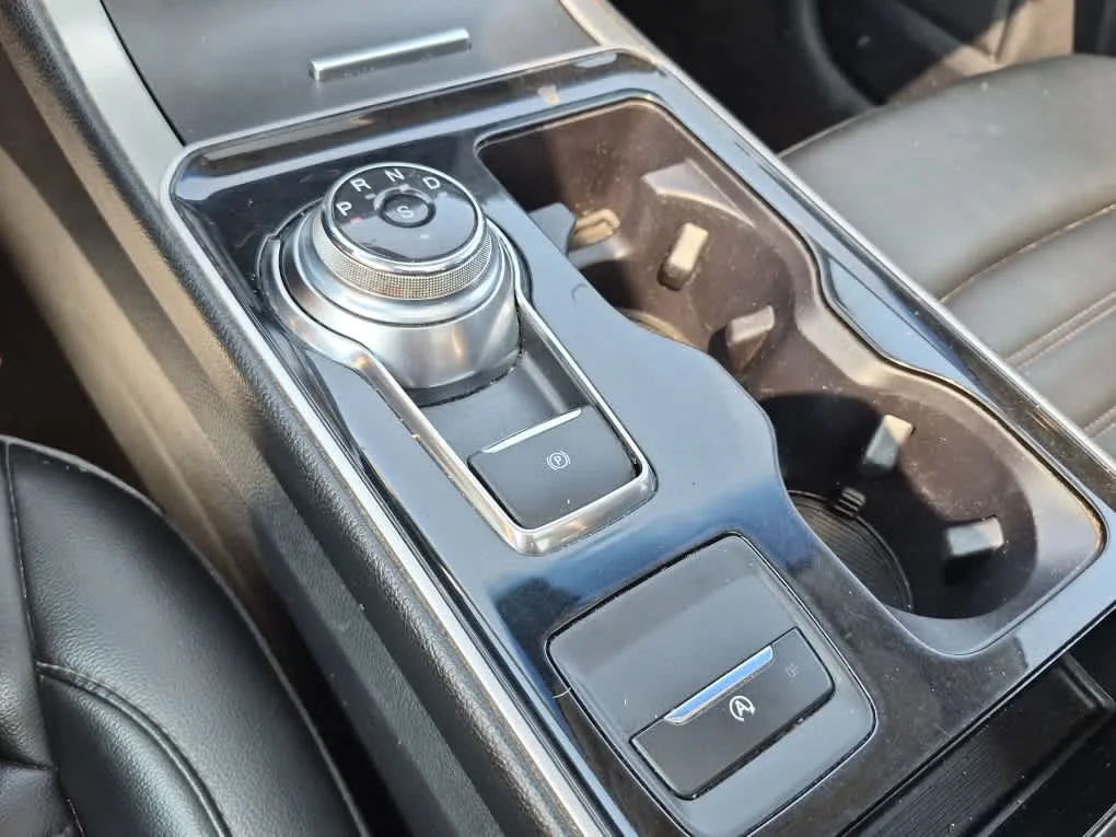 Used 2019 White Platinum Metallic Tri-Coat Ford SEL image 13