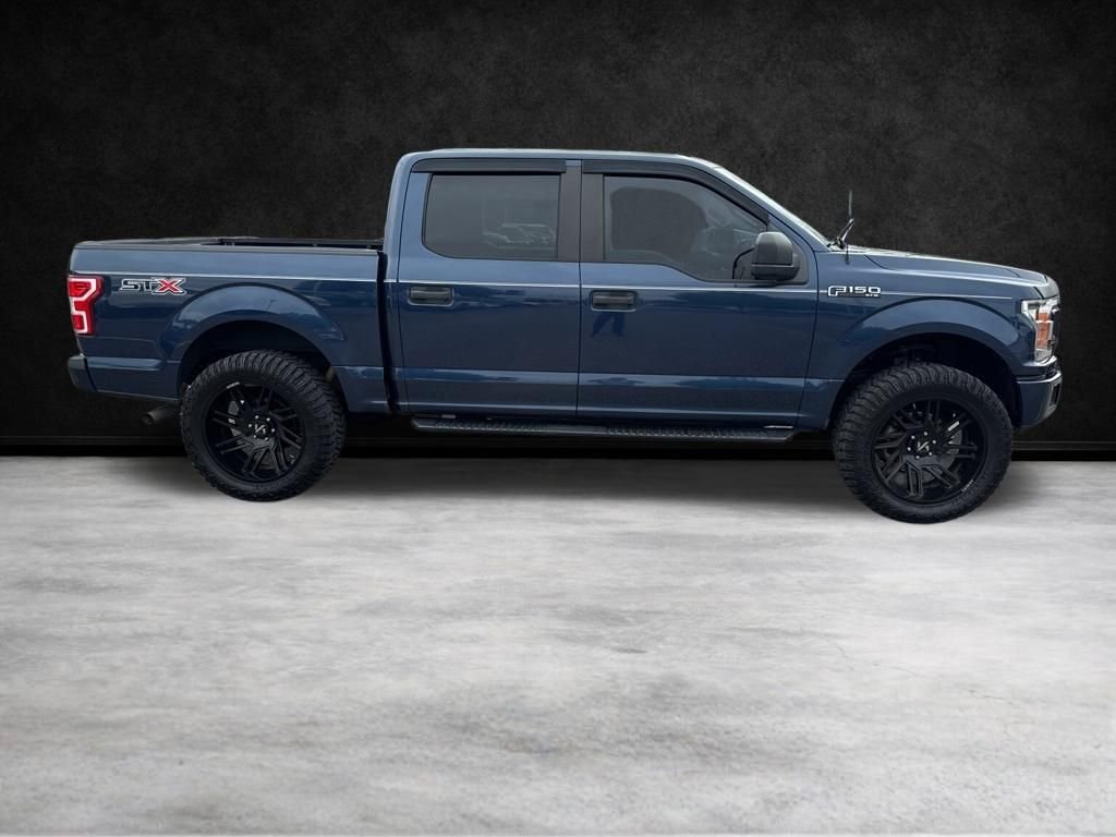 Used 2018 Blue Ford XL image 4