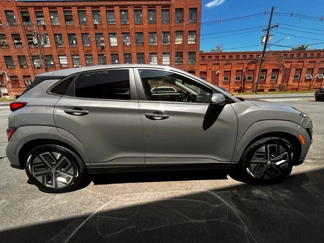 Used 2023 Gray Hyundai SE image 8