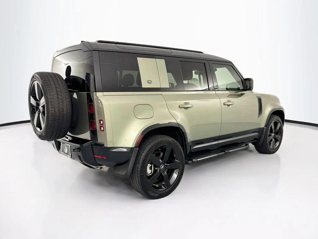 Used 2024 Green Land Rover X-Dynamic SE image 5