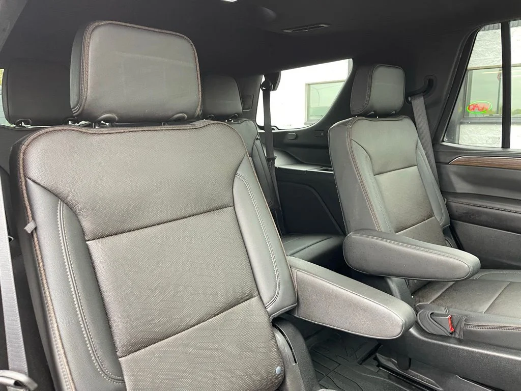 Used 2021  Chevrolet High Country image 38