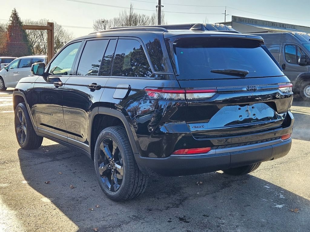 New 2026 Diamond Black Crystal Pearl-Coat Exterior Paint Jeep Limited image 5