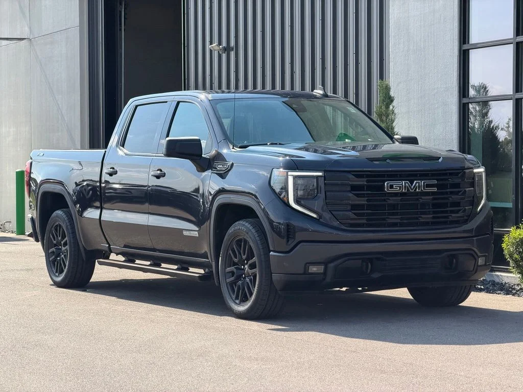 Used 2022 Gray GMC Elevation image 4