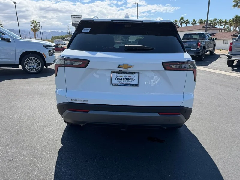 Used 2025 Summit White Chevrolet LT image 4