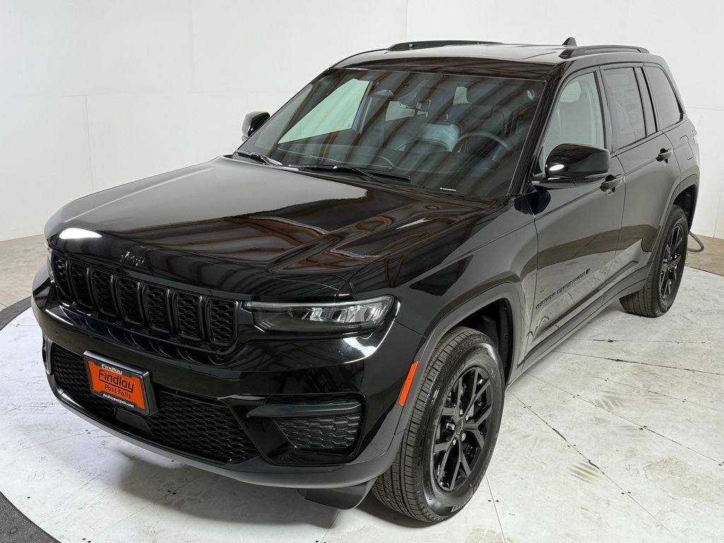 New 2025 Diamond Black Crystal Pearl-Coat Exterior Paint Jeep Altitude X image 3
