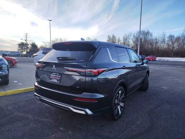 New 2026 Gray Mitsubishi SE image 7