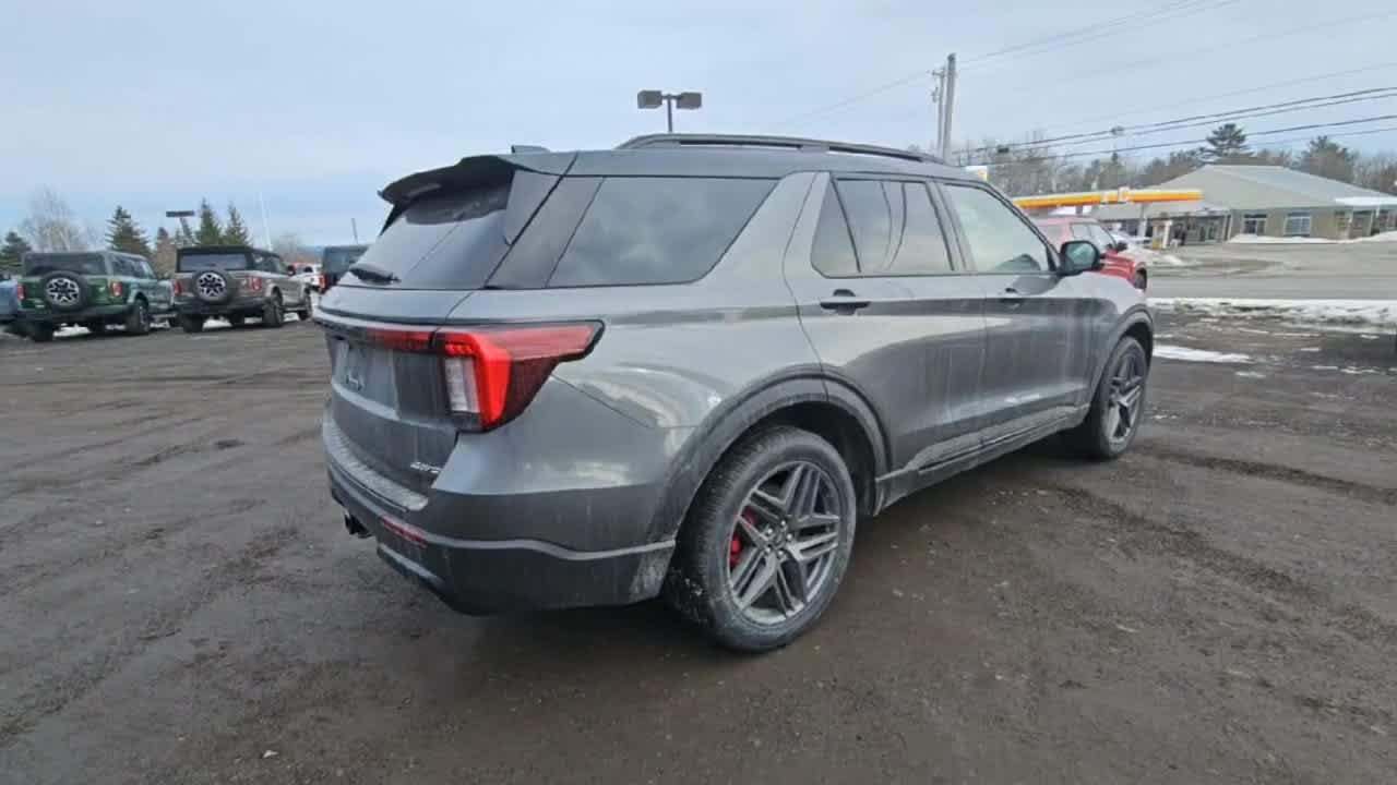 New 2026 Carbonized Gray Metallic Ford ST-Line image 8