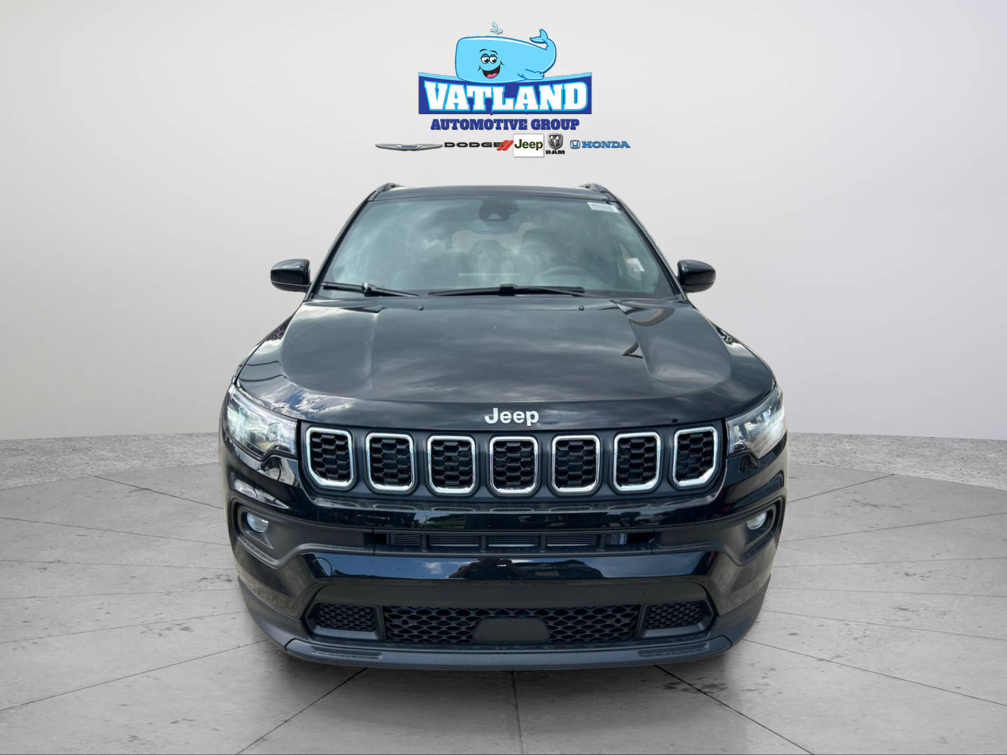 New 2026 Diamond Black Crystal Pearl-Coat Exterior Paint Jeep Latitude image 21