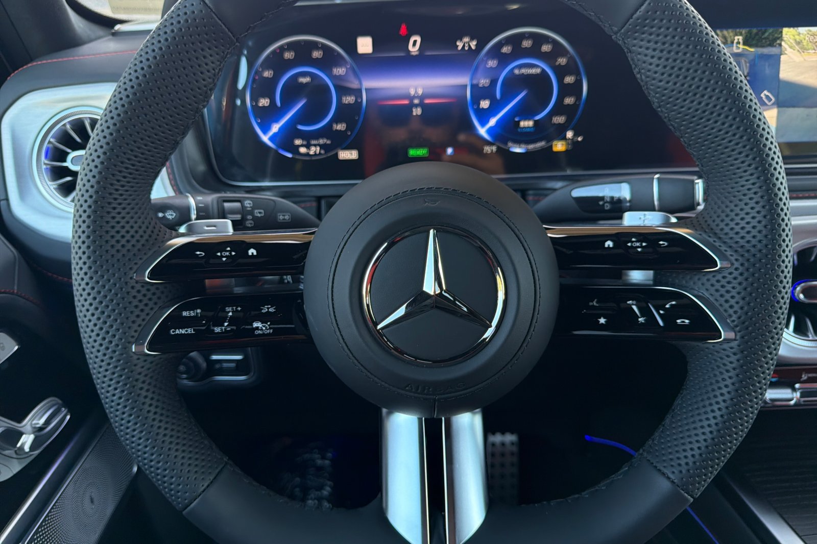 New 2027 MANUFAKTUR Moonlight White Metallic Mercedes-Benz G 580e image 22