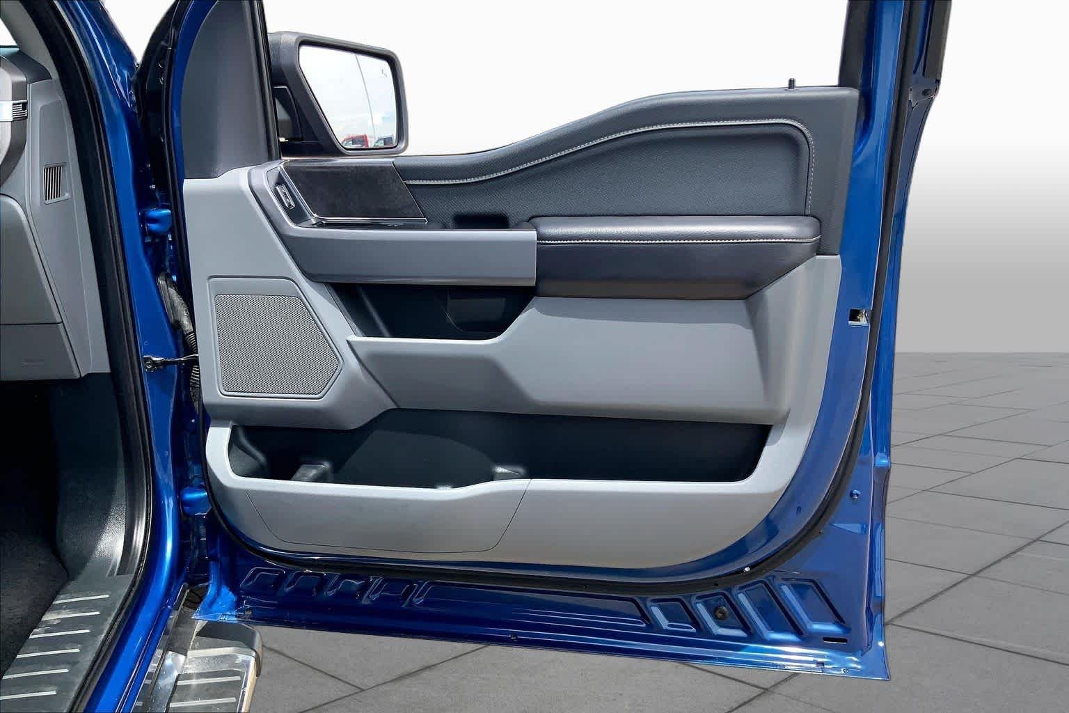 Used 2025 Atlas Blue Metallic Ford XLT image 23