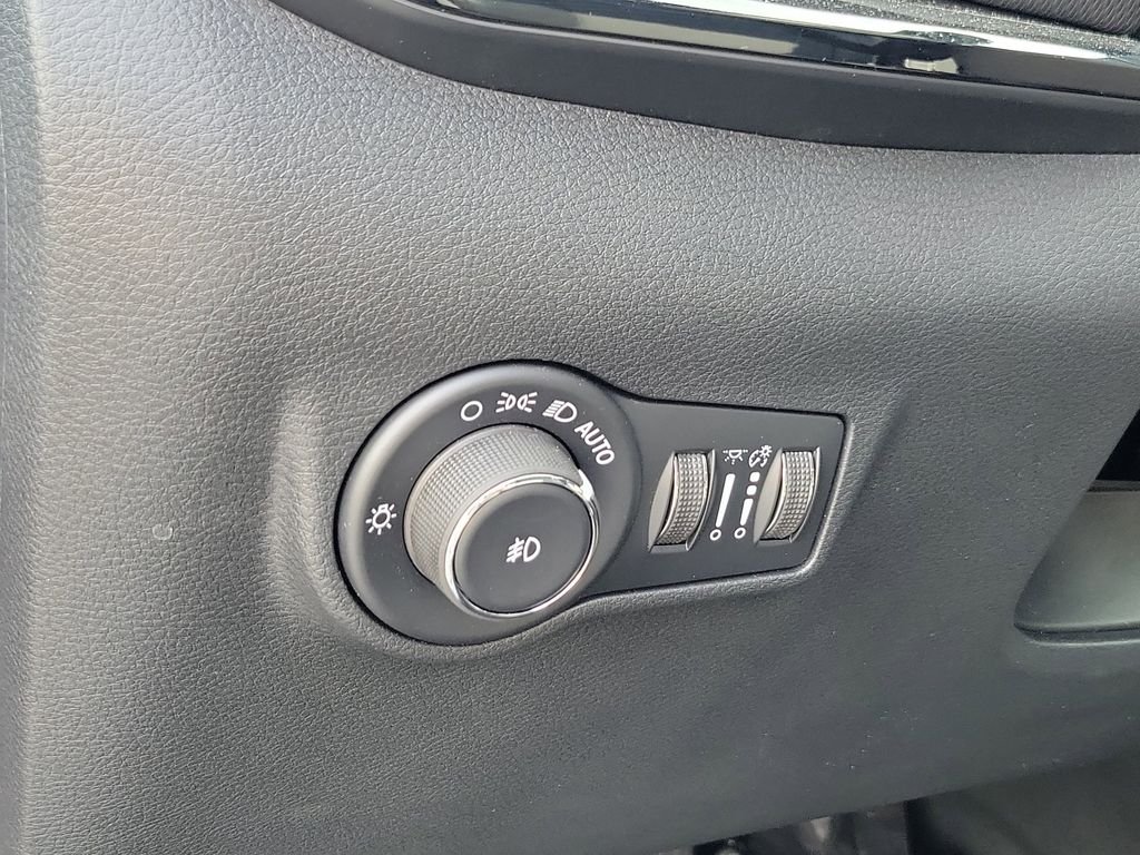 New 2026 Fathom Blue Pearl Coat Jeep Latitude image 17