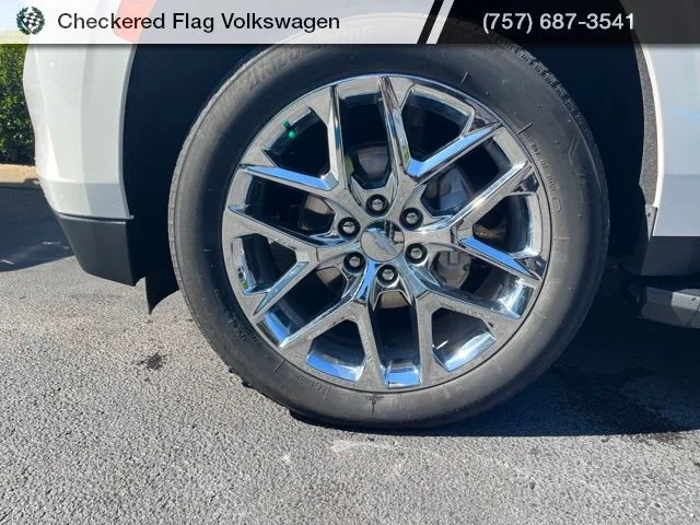 Used 2023 Iridescent Pearl Tricoat Chevrolet Premier image 7