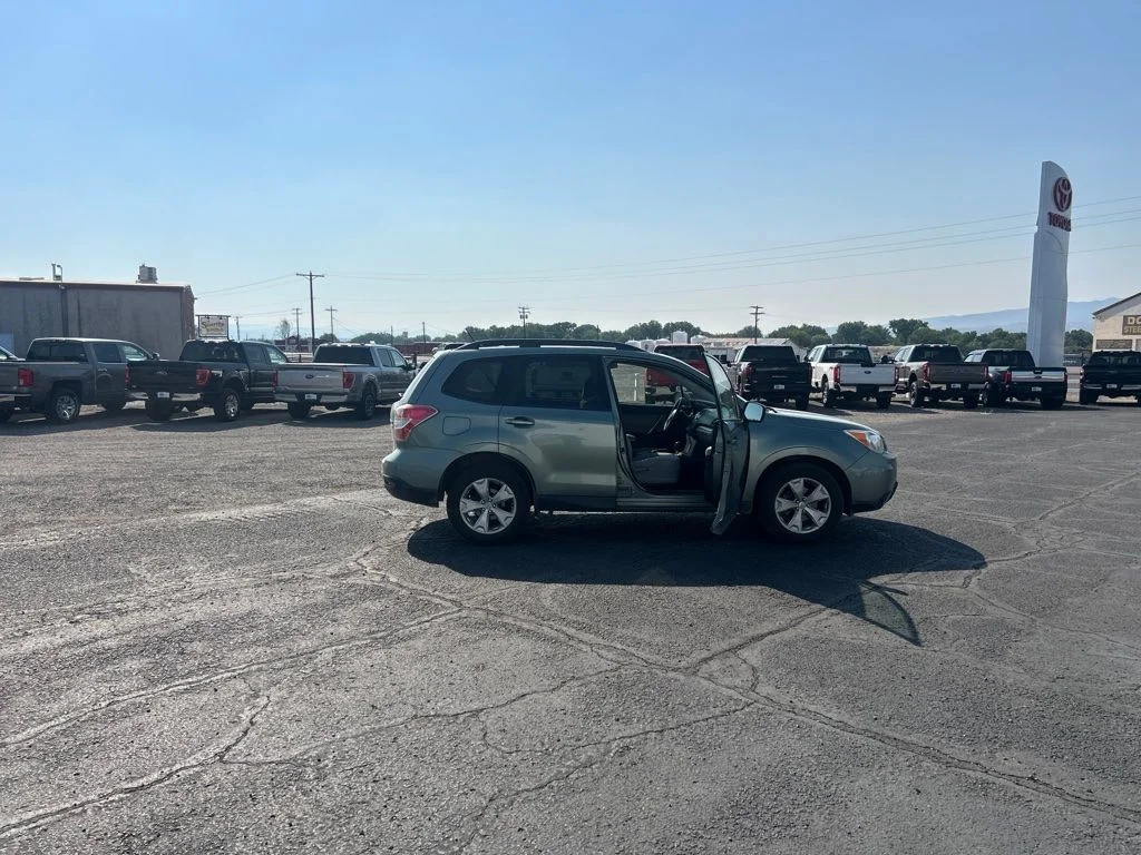 Used 2015 Green Subaru 2.5i Premium image 11