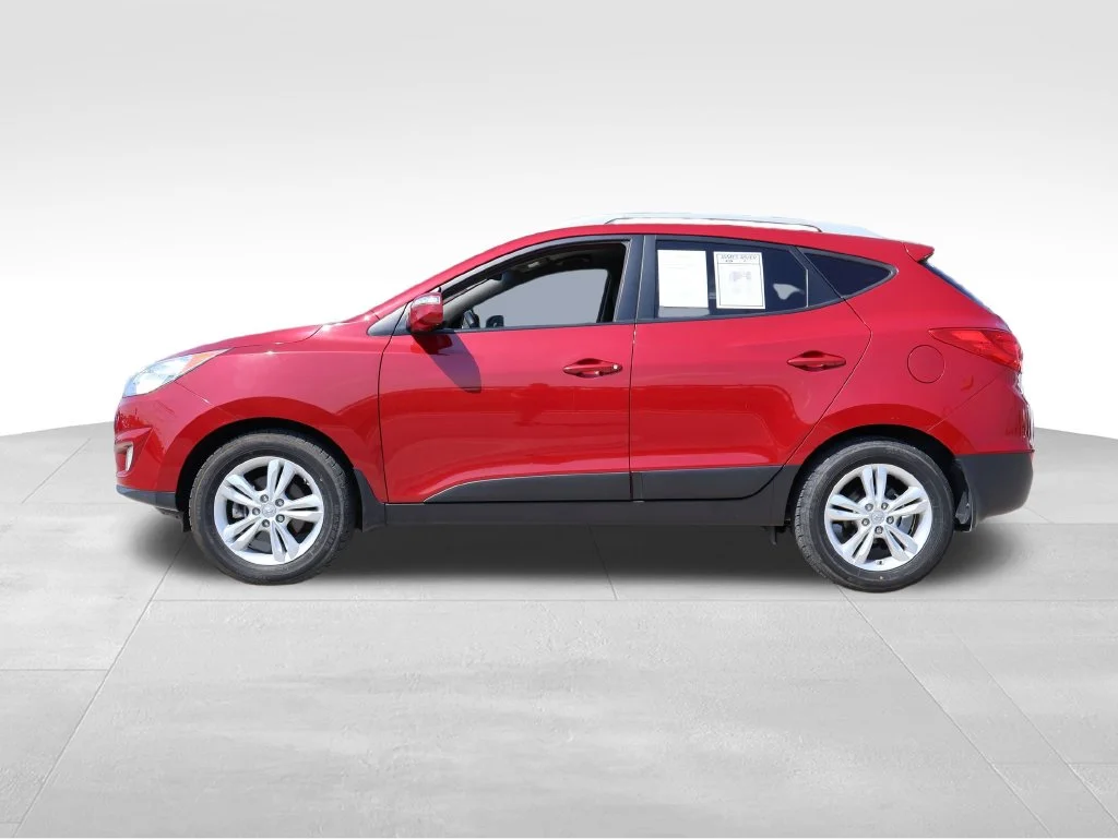Used 2013 Garnet Red Hyundai GLS image 2