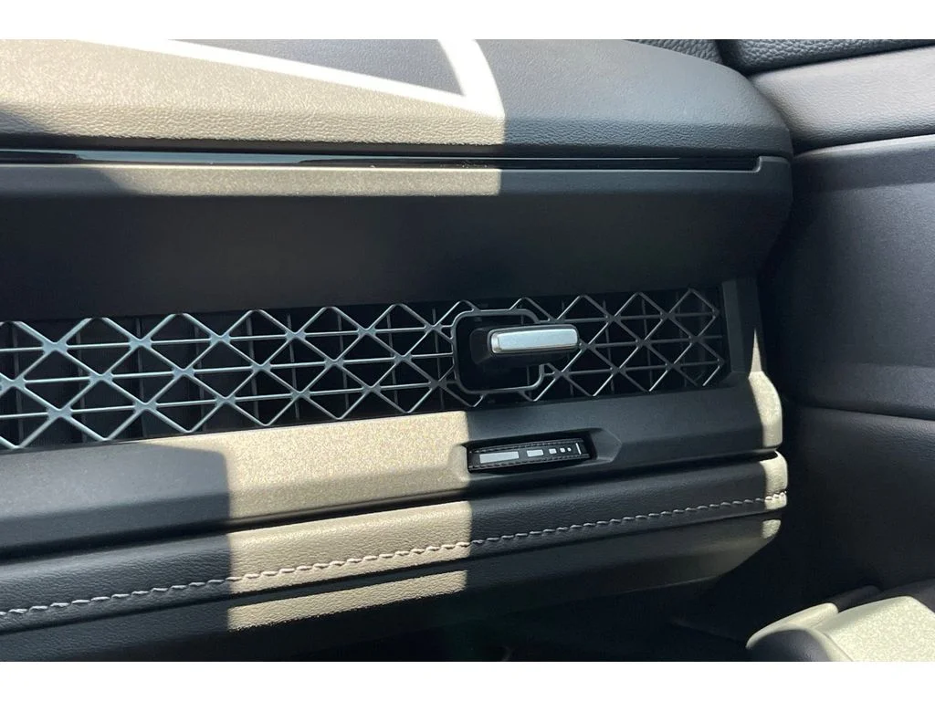Certified Used 2025 Crystal Black Pearl Honda SE image 29