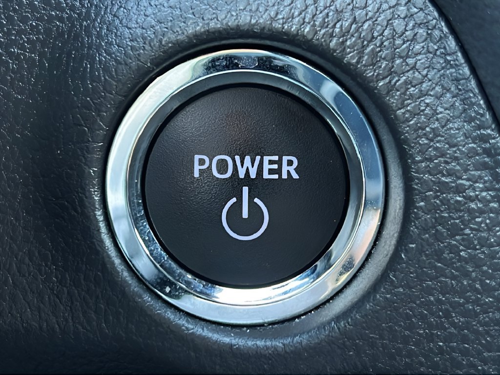 Used 2023 Wind Chill Pear Toyota Hybrid SE image 23