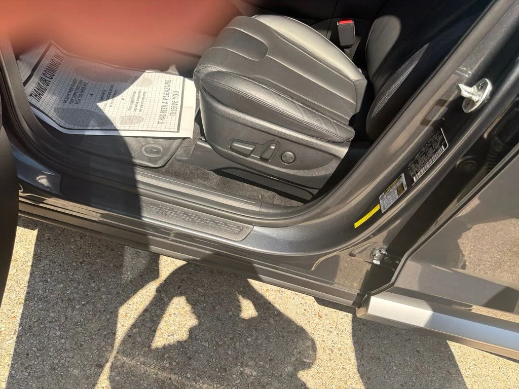 Used 2022 Steel / Graphite Hyundai SEL image 8