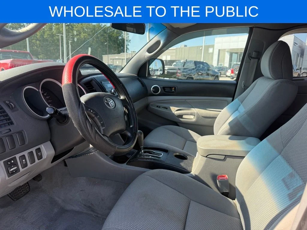 Used 2009  Toyota Base image 4