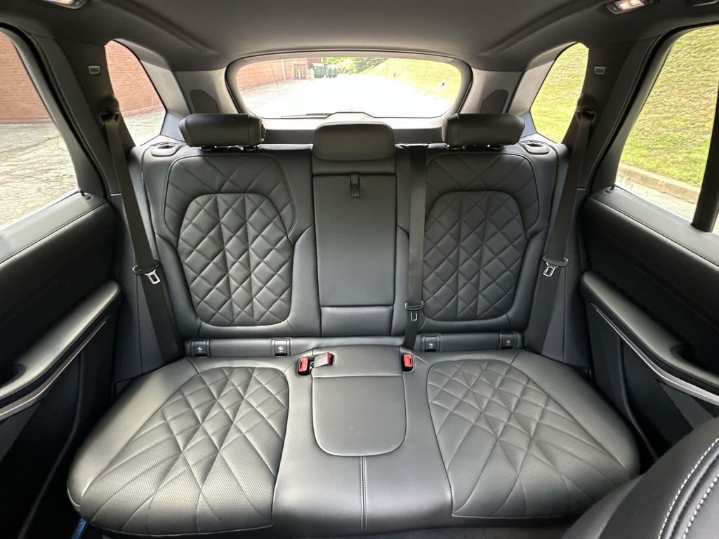 Used 2024 Gray BMW xDrive40i image 46