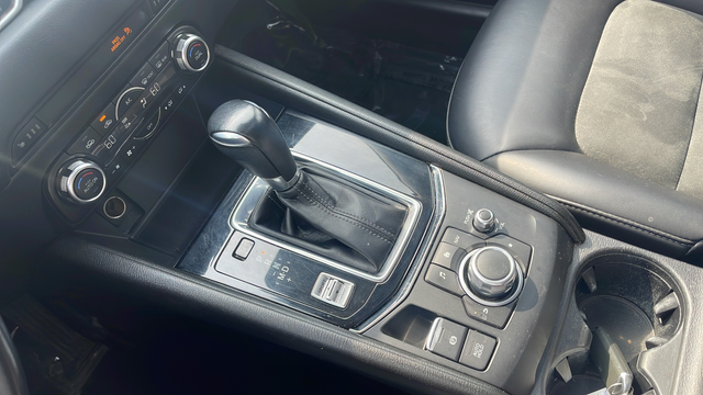 Used 2018 White Mazda Touring image 19