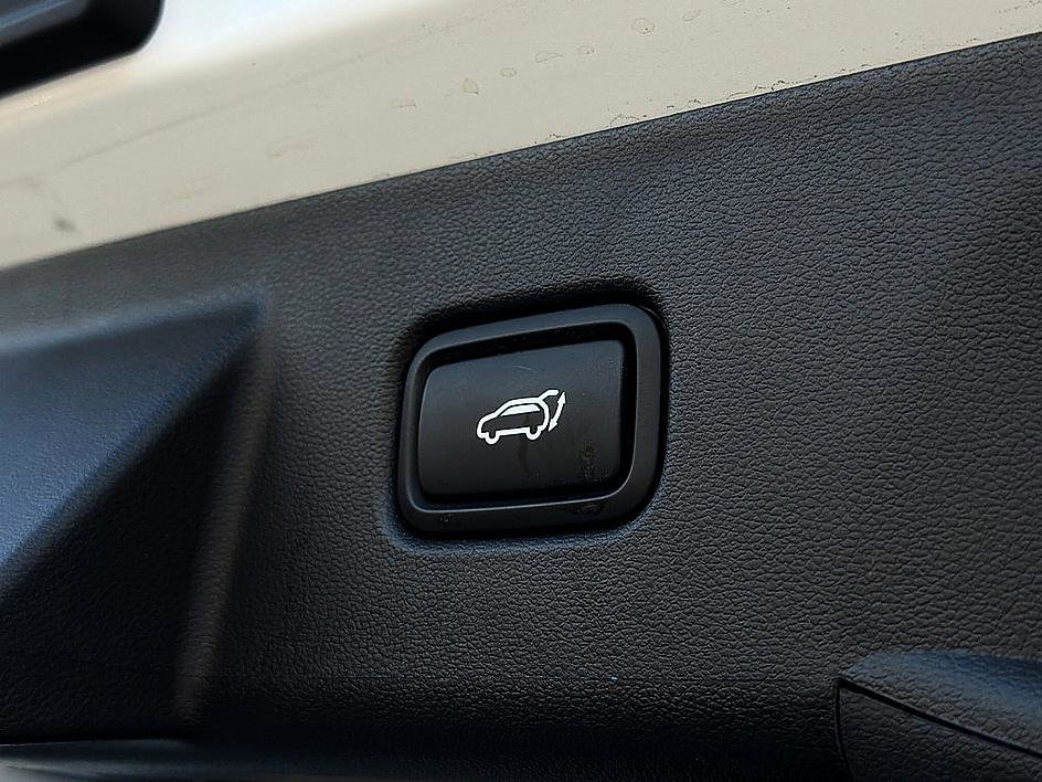 Used 2025 Serenity White Pearl Hyundai SEL image 27