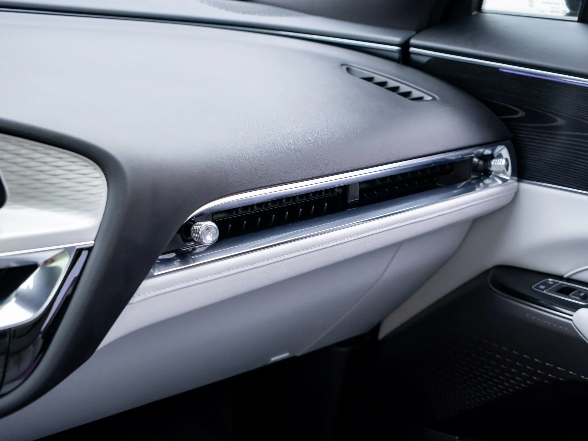 Used 2024 Silver Cadillac Luxury image 32